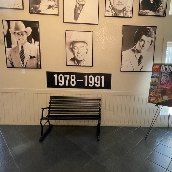 Kids Gray Graphic T-Shirt Dallas fans of the show it came from SF - Picture 4 of 6